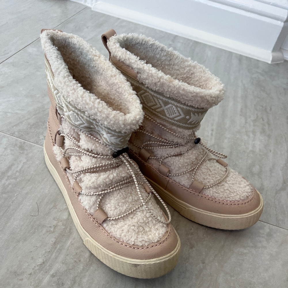 Toms booties